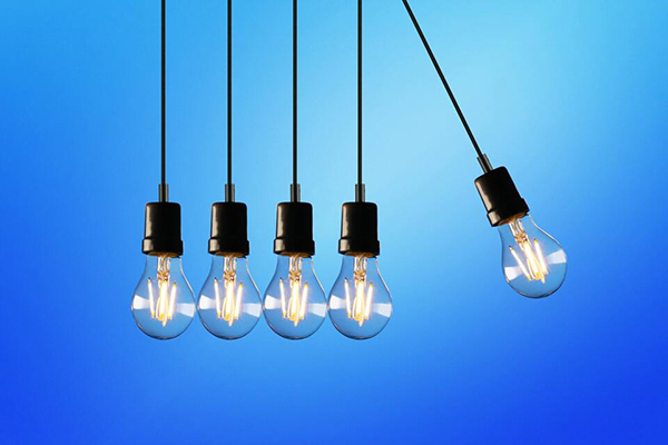 Pendulum formed by five light bulbs