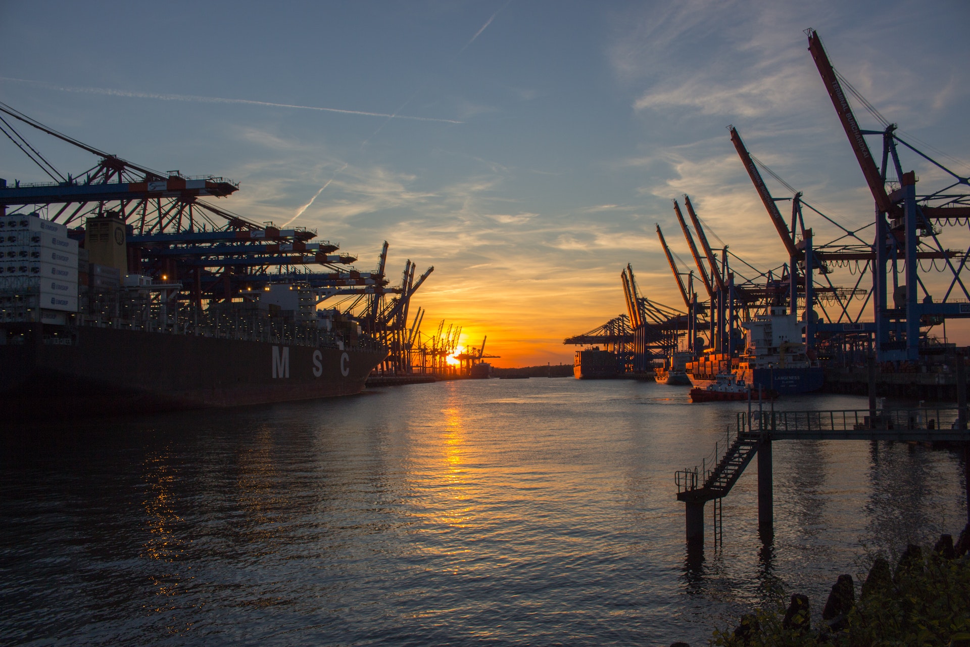Smart Solutions for Port Operations: The Role of Smart Ports in a Changing World